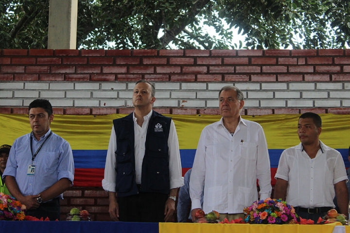 A la jornada asistieron el procurador general de la naci&oacute;n, Alejandro Ord&oacute;&ntilde;ez; el defensor del Pueblo, Alfonso Cajiao; el alcalde de San Alberto, Pedro Rafael Guevara; y varios l&iacute;deres campesinos y ganaderos de Cesar y Norte de Santander.