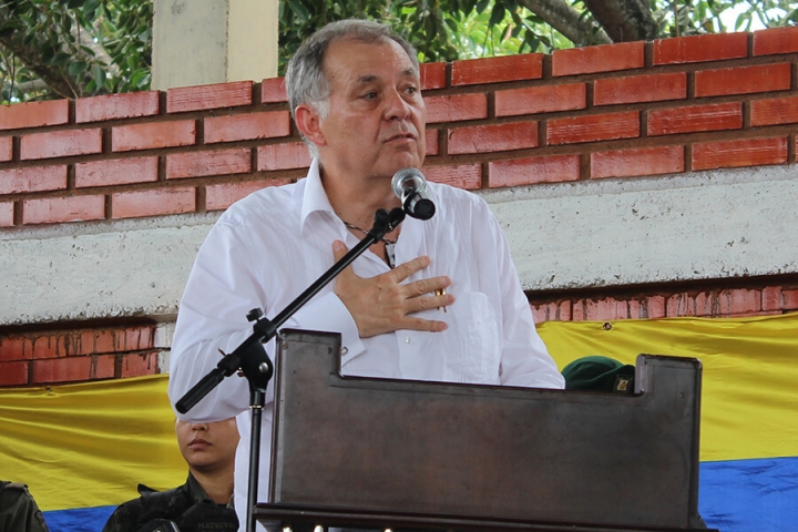 En la jordada de conversaciones sobre la Ley de Restitución de Tierras que tuvo Lugar en San Alberto, Cesar, el Procurador General de la Nación, Alejandro Ordóñez, escuchó las reclamaciones de los habitantes del municipio y dio un discurso en el cual aseguraba que la Ley debe ser modificada.