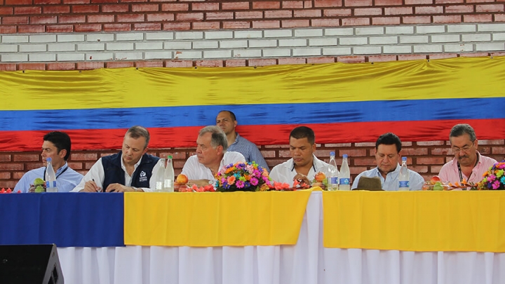 A la jornada asistieron el procurador general de la naci&oacute;n, Alejandro Ord&oacute;&ntilde;ez; el defensor del Pueblo, Alfonso Cajiao; el alcalde de San Alberto, Pedro Rafael Guevara; y varios l&iacute;deres campesinos y ganaderos de Cesar y Norte de Santander.