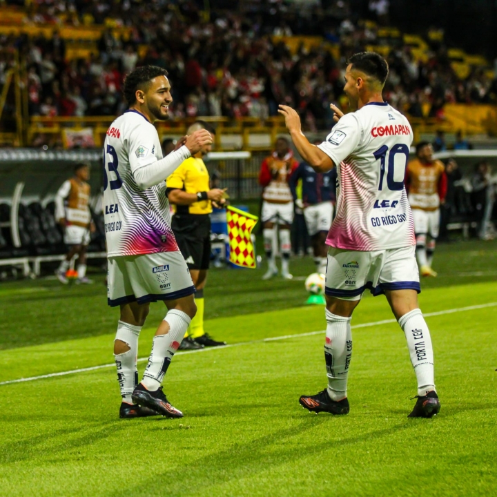 Celebraci&oacute;n del primer gol de Fortaleza (Andr&eacute;s Arroyo)