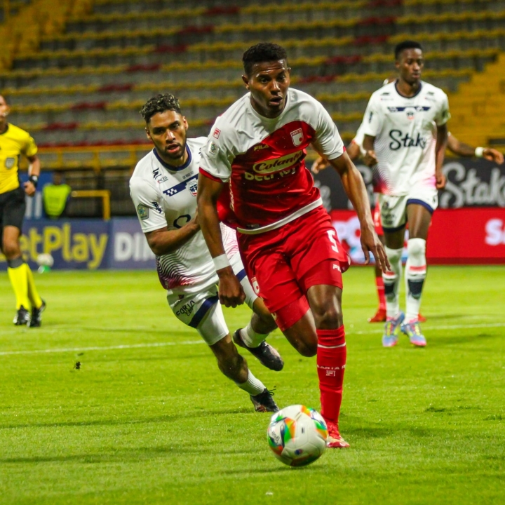El primer Gol de Santa Fe fue en propia puerta de Emilio Aristiz&aacute;bal