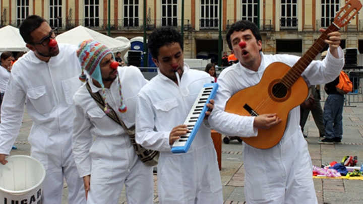 Así se vivió la inauguración de teatro callejero