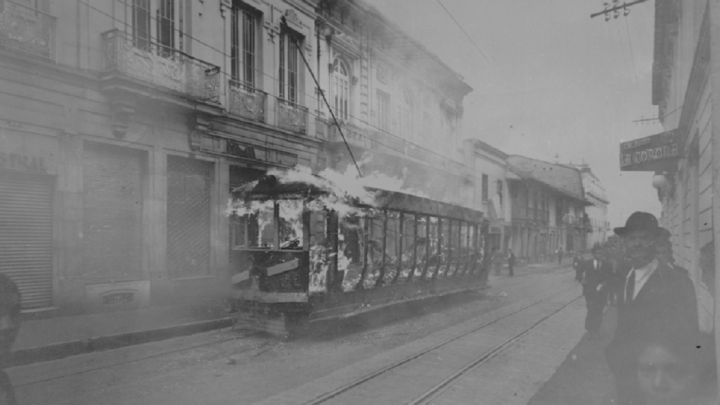 &quot;Bogotá en llamas, disturbios acontecidos el 9 de abril de 1948. Foto: Sady González