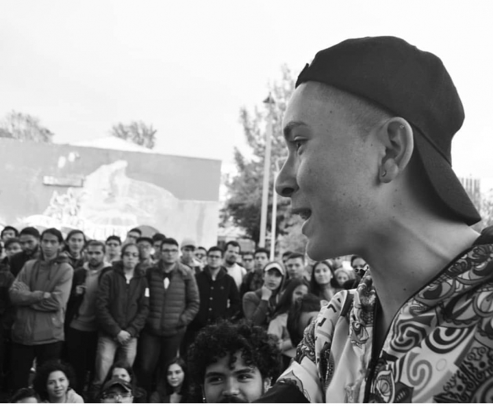 Pipe MC improvisando en la competencia de la Universidad Nacional, El C&iacute;rculo