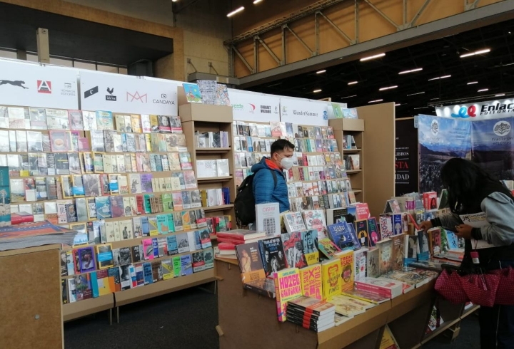 Asistentes al stand de la Asociación Colombiana de Libreros Independientes