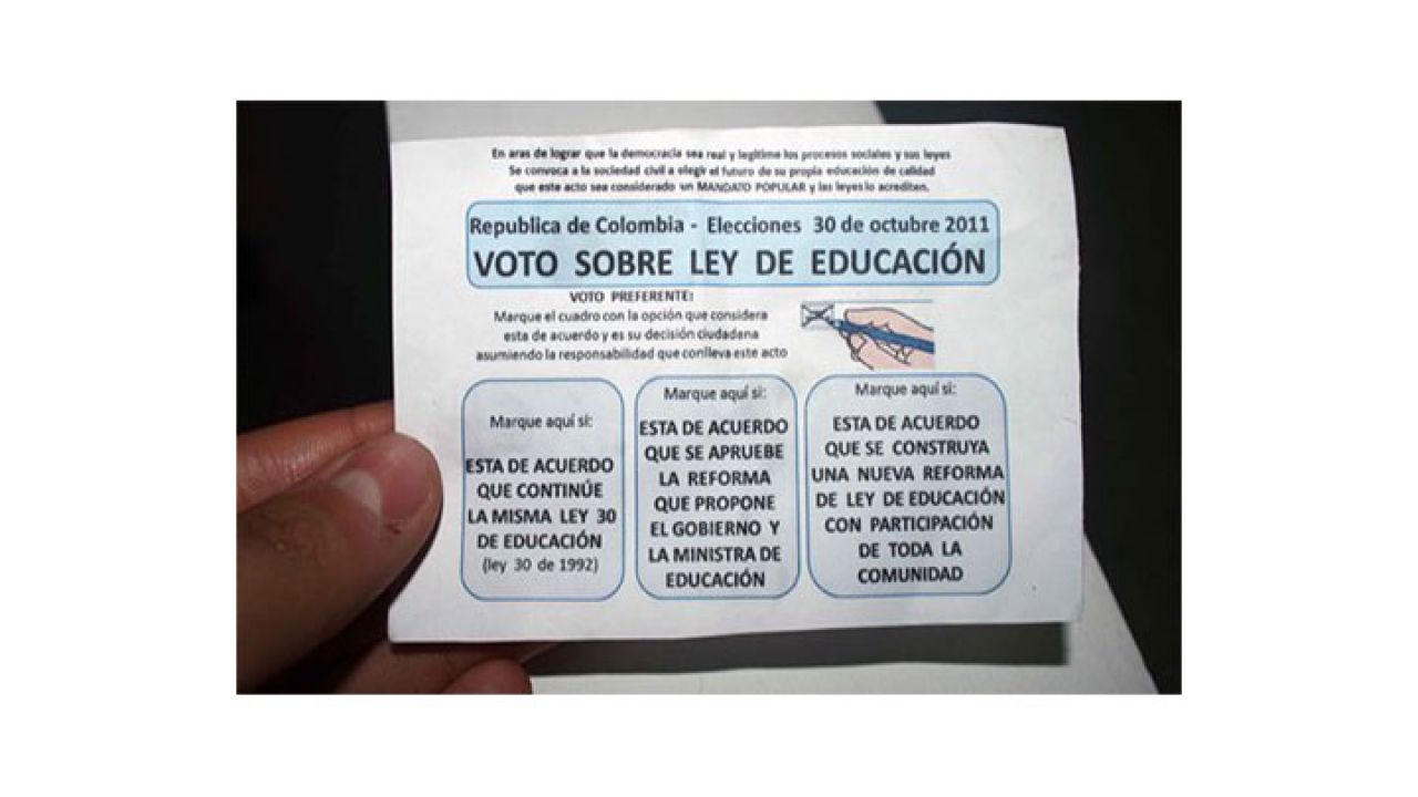 Este &#039;voto&#039; ilegal fue repartido cerca a direrentes puestos de votación de Bogotá.|||