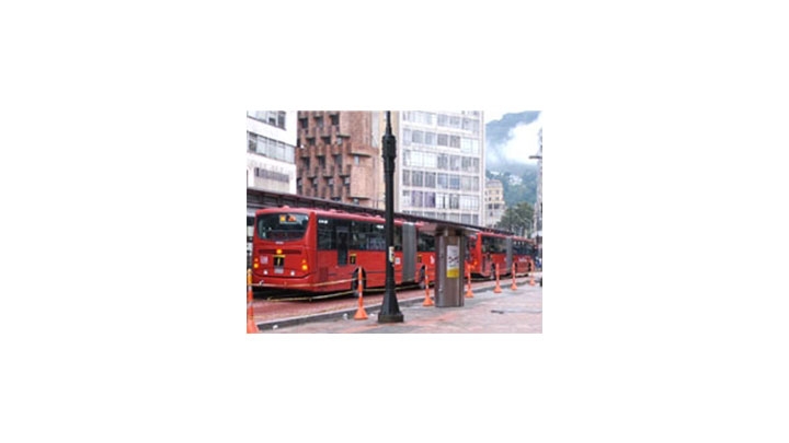 Transmilenio volvi&oacute; a circular por el Eje Ambiental despu&eacute;s de tres meses.