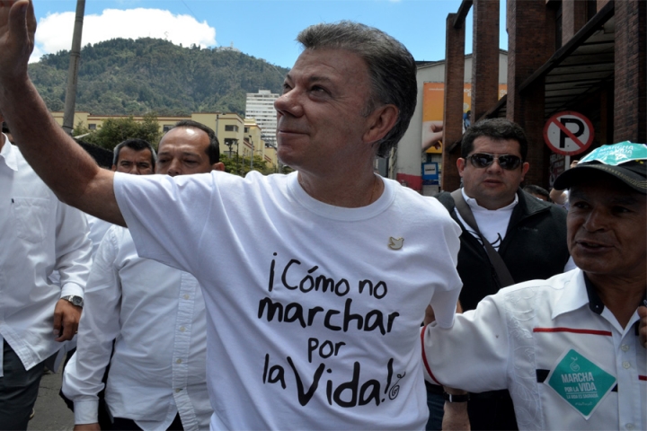 El presidente Santos asistió a la marcha junto a su familia.