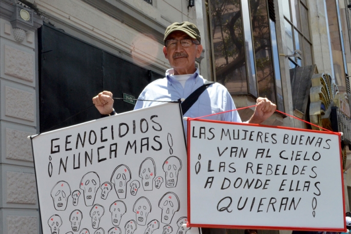 Varios de los asistentes llevaron mensajes para el Gobierno nacional.