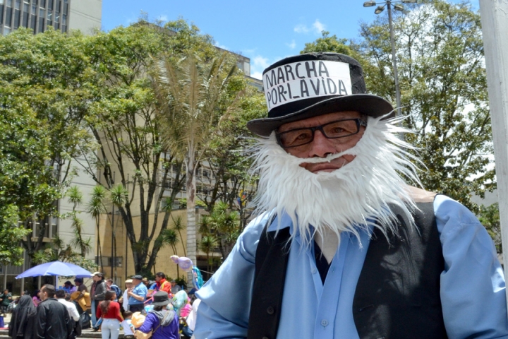 Cientos de bogotanos salieron a manifestar su apoyo a la paz