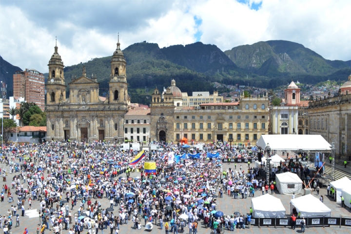 La Plaza de Bolívar fue el punto de encuentro donde varios artistas y el alcalde Gustavo Petro hicieron su presentación.