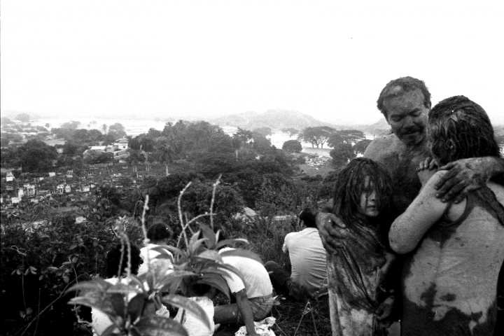 Muchas familias se aferraron a lo poco que les qued&oacute; luego de que el pueblo desapareciera