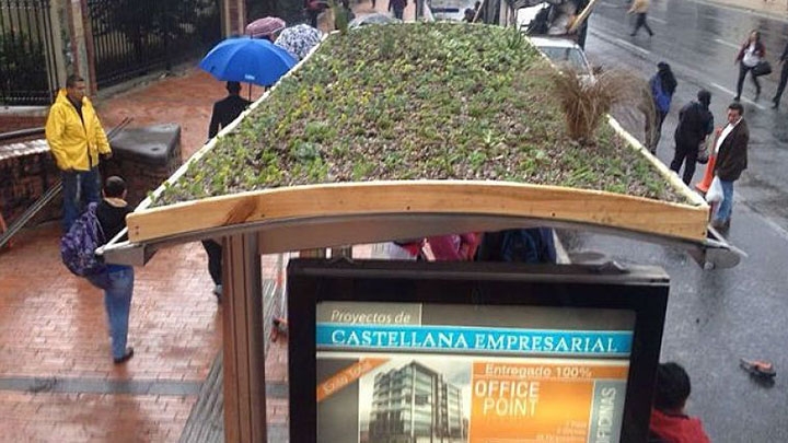 Cubiertas verdes en estaciones de Transmilenio