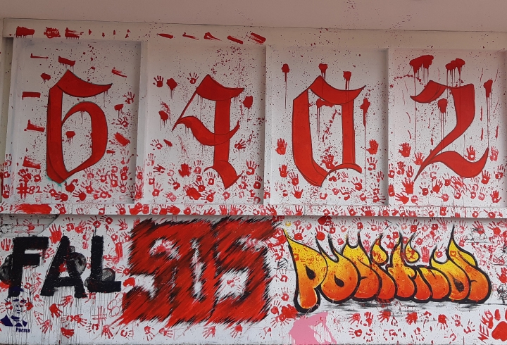 Grafiti de ‘6,402 falsos positivos’, se encuentra ubicado al lado derecho del mural ‘Cúcuta informal’