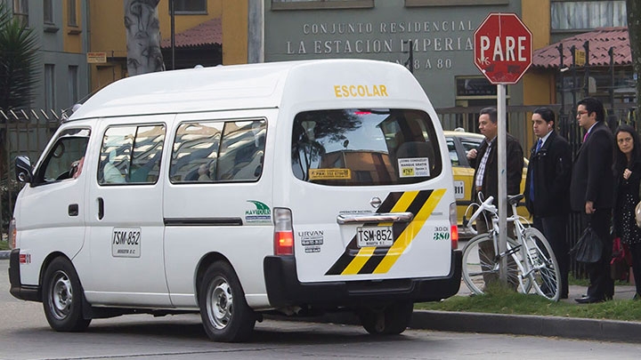 Ruta escolar que funciona como transporte informal.