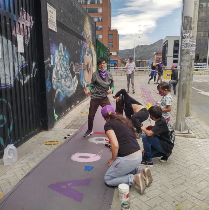 Docentes y estudiantes unidos contra el acoso.