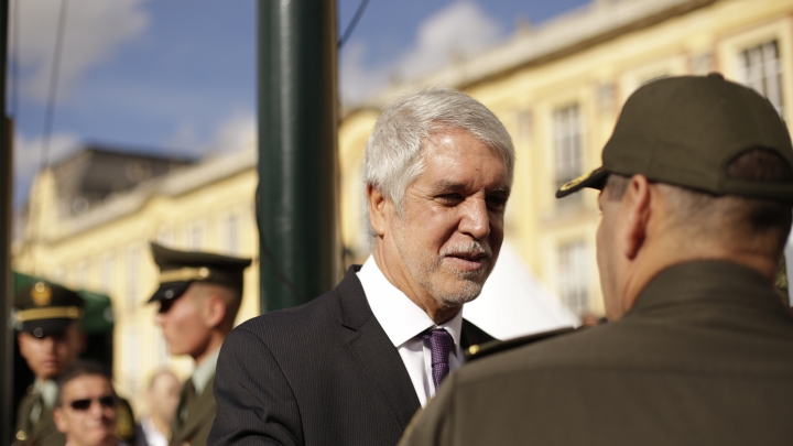 Retrato del alcalde Enrique Peñalosa en la Plaza de Bolívar. Crédito: Fátima Martínez