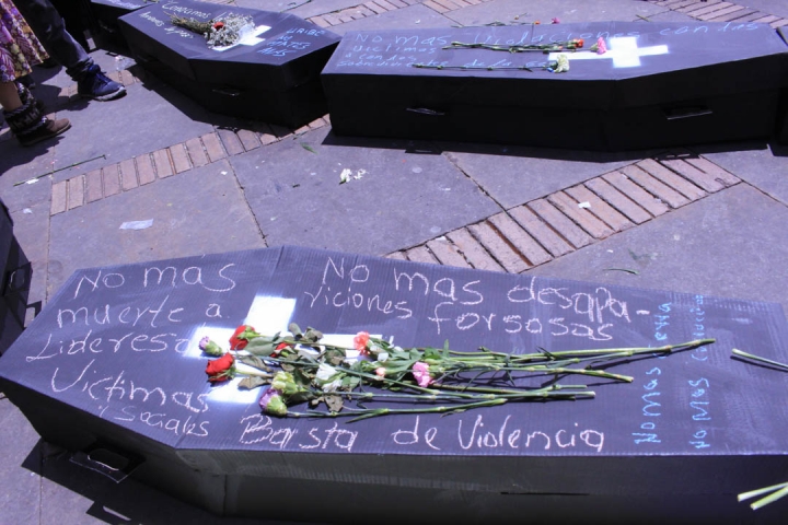 Acto de rechazo a la violencia por un grupo de ciudadanos. Foto: María Paula Parada