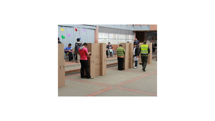 Jurados durante d&iacute;a de elecciones.