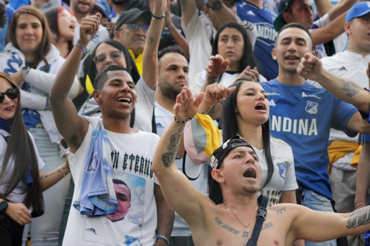 Hinchas de Millonarios tribuna norte