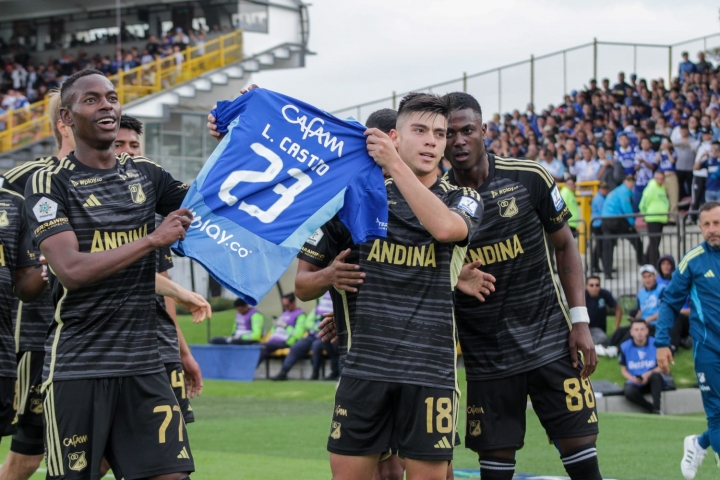 Homenaje a Leonardo Castro por la grave lesión que sufrió