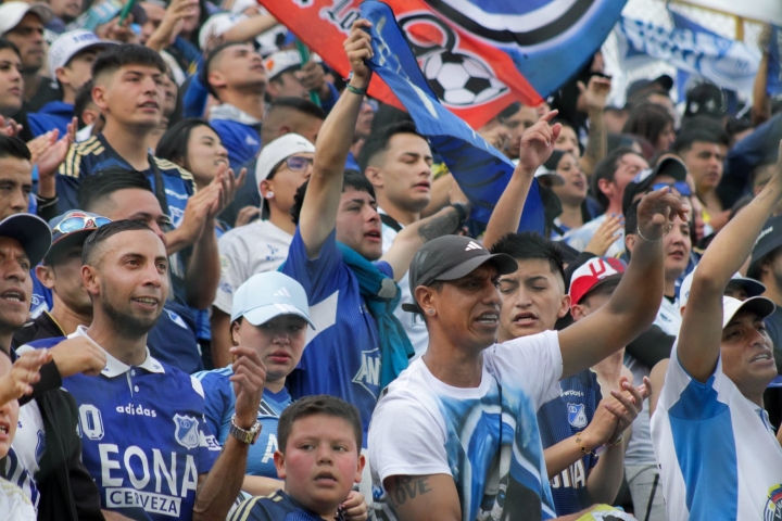 Hinchas de Millonarios tribuna norte