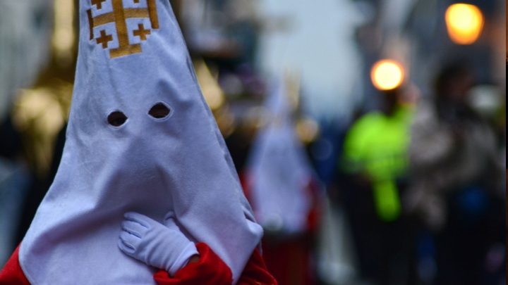 Entre capirotes, túnicas, pies descalzos e incienso se celebra la Semana Santa en la ciudad de Tunja, Boyacá