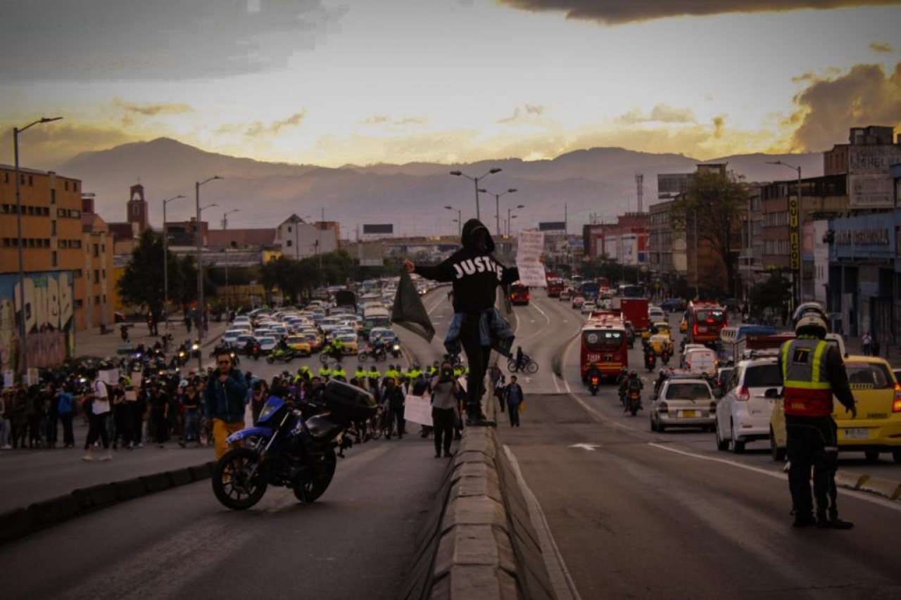 Bogotá purpúrea: el 13F en doce fotografías