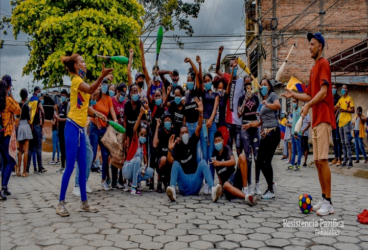 Manifestantes en Tumaco se movilizan en contra de las reformas del gobierno.