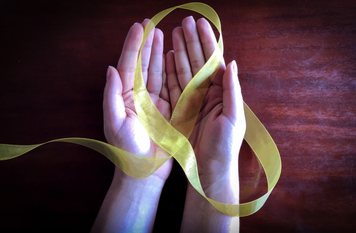 El lazo amarillo es un símbolo internacional de apoyo a las personas que sufren de esta enfermedad.
