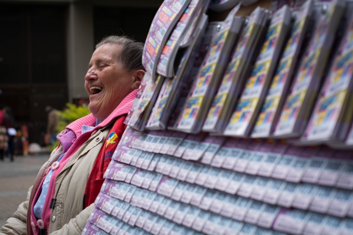 El premio de la loter&iacute;a. Foto: Juli&aacute;n R&iacute;os