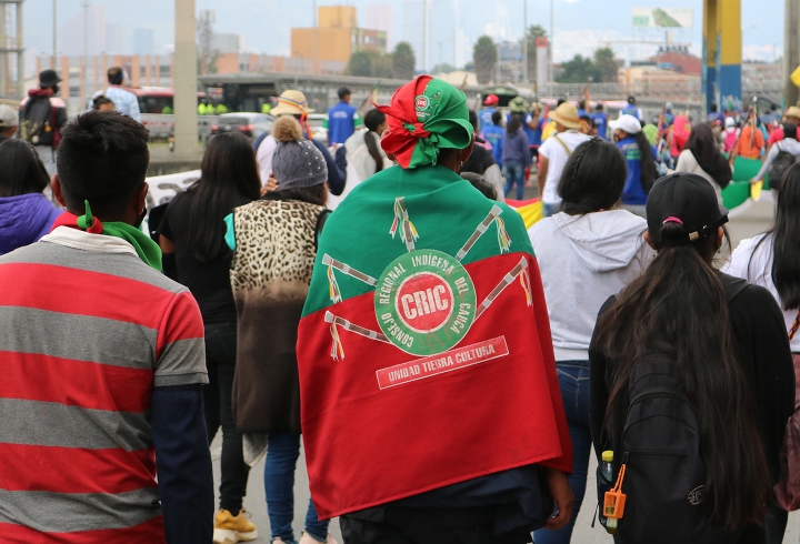 La minga marcha pacíficamente por las calles de Bogotá