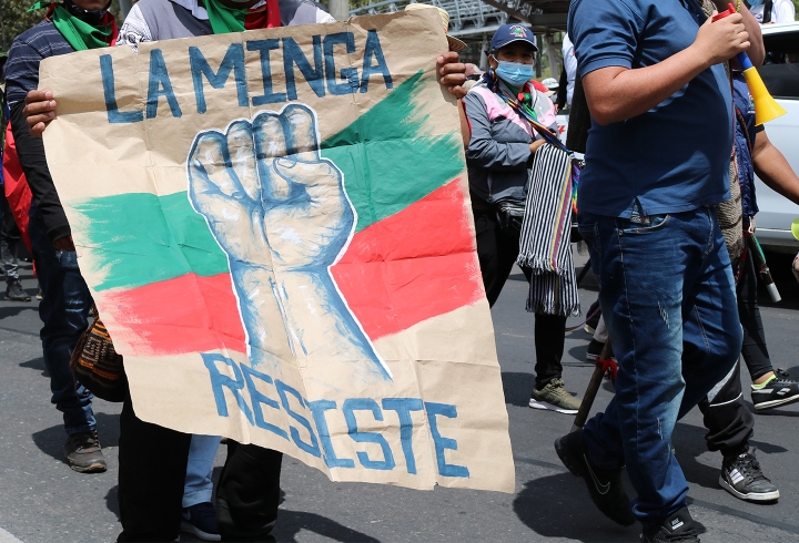 La minga marcha pacíficamente por las calles de Bogotá