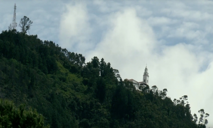 Monserrate, construcción ícono de los cerros Orientales de Bogotá.