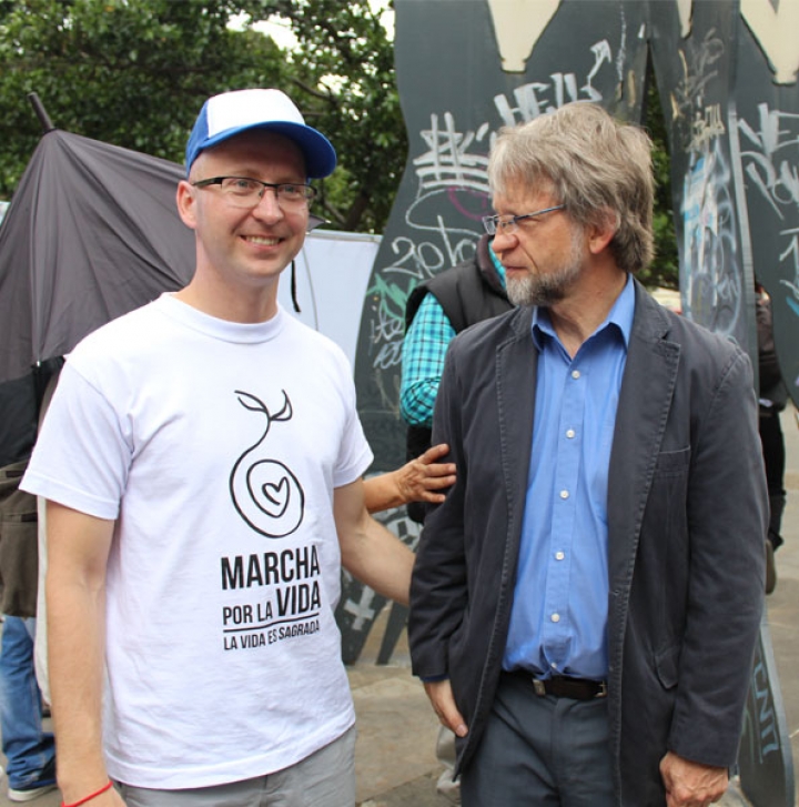 "En Europa lo adoran", dice Irmantas Skerys,  un lituano que lleg&oacute; hace un mes a Colombia para ayudar con la preparaci&oacute;n de la marcha.