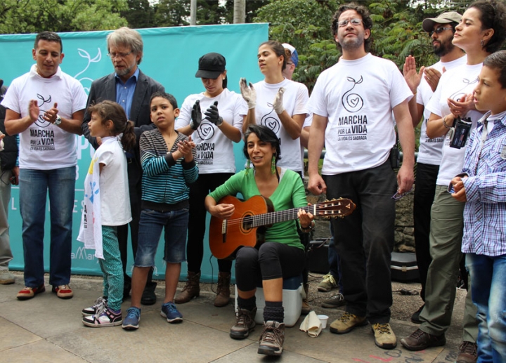 Vania Gelabert, una cantante que apoya a Mockus desde el 2006.