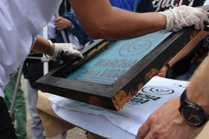 Se levant&oacute; con cuidado el 'stencil'.