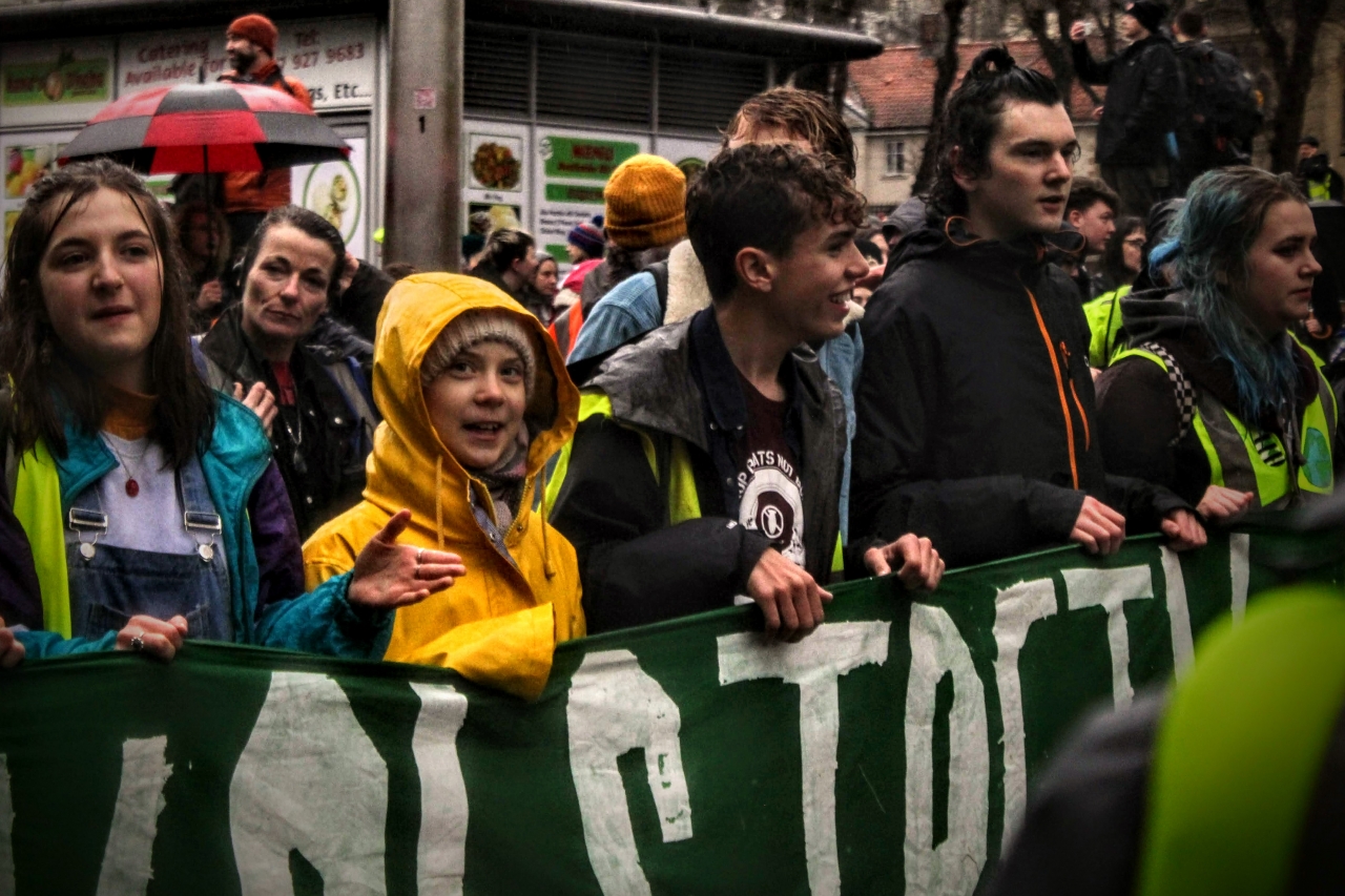 Greta Thunberg liderando la marcha en Bristol||||||||||||