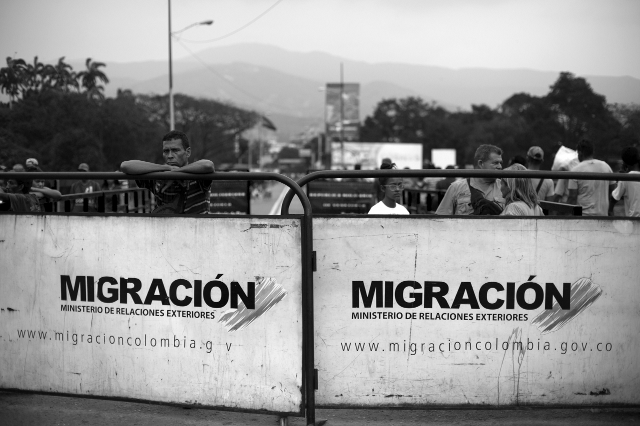 Puente Simón Bolívar en la frontera entre Colombia y Venezuela (Norte de Santander)|Retrato a un inmigrante venezolano|Frontera entre Colombia y Venezuela, vista desde Norte de Santander|Frontera entre Colombia y Venezuela con mensajes contra Nicolás Maduro|||