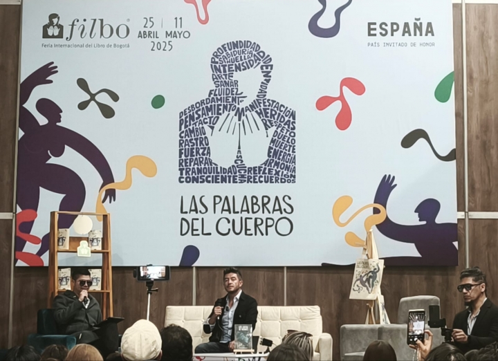 Luis Daniel M&uacute;nera presentando su nuevo libro en la FILBo 2025