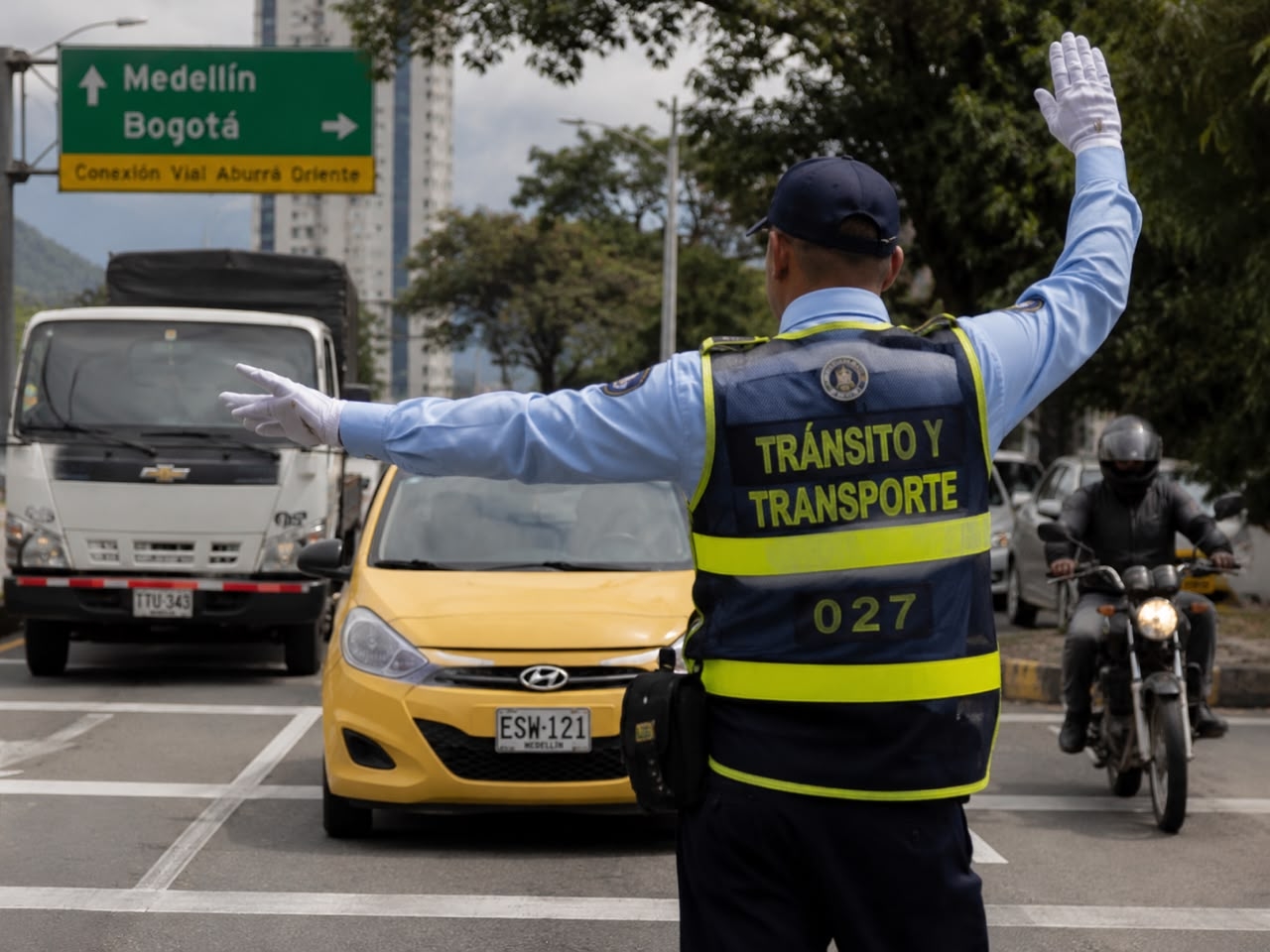 Desde multas injustificadas hasta abusos: las irregularidades que denuncian los conductores en Bogotá