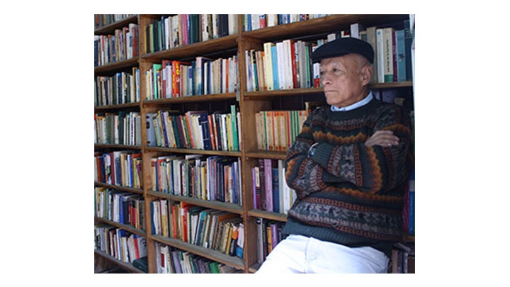 Armando Correa, encargado de la librería Pensamiendo Crítico.