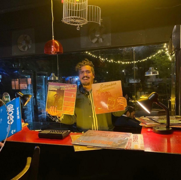Mario Galeano, integrante de Frente Cumbiero en El An&oacute;nimo