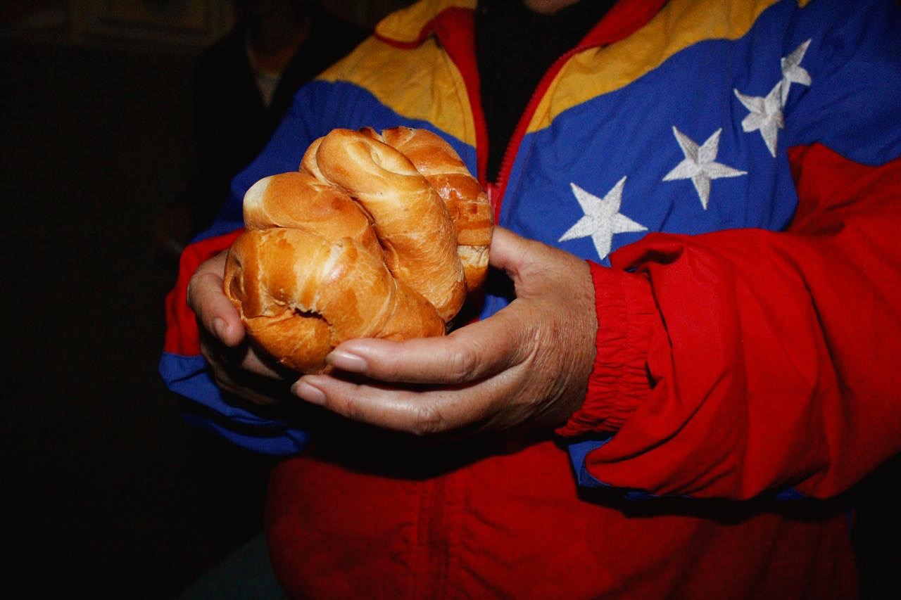 Lejos de casa|Refugio|Pan|Chocolate|La fila|Donaciones|Chocolate con pan|Localidad Santa Fe, Bogotá|Esperar|Cartas de un pequeño universo|||