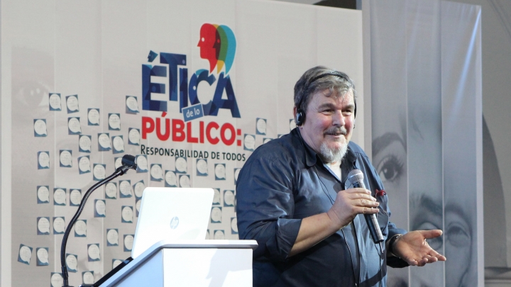 Georg Lind en la lecci&oacute;n inaugural de la Universidad del Rosario "&Eacute;tica de lo P&uacute;blico: responsabilidad de todos". Cr&eacute;dito fotograf&iacute;a: Gustavo Arbel&aacute;ez.