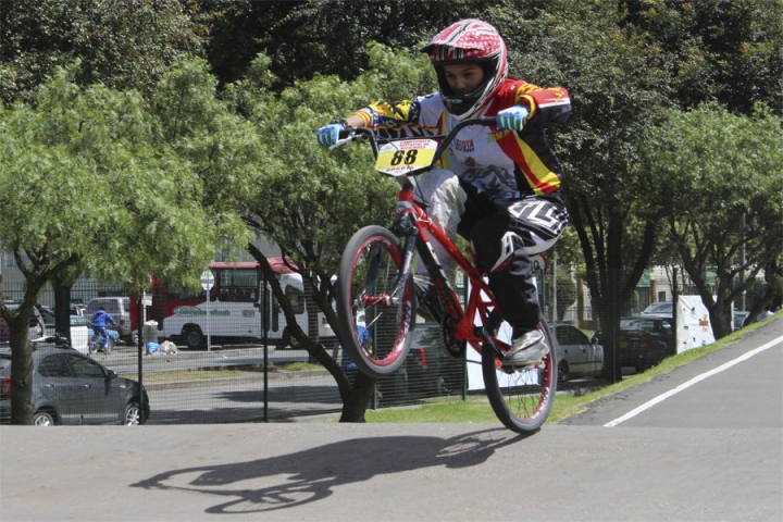 Extraordinarios saltos y trucos representaron el bicicross durante toda la competencia. Deporte que le ha dado reconocimientos y triunfos a Colombia.