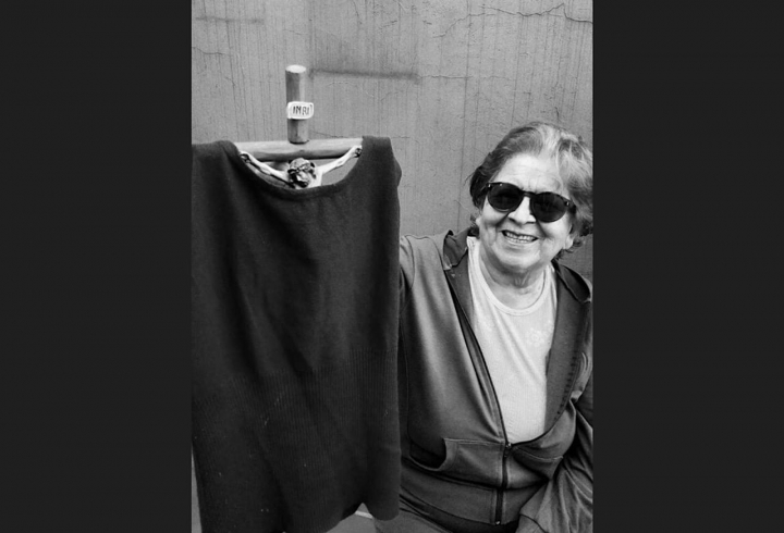 A pesar de los momentos dif&iacute;ciles, las sonrisas transmiten tranquilidad y esperanza.Rebeca sostiene a Jes&uacute;s crucificado con una sonrisa en el rostro, a pesar de la muerte de Jes&uacute;s, ella se mantuvo alegre confiando en el amor de Dios.