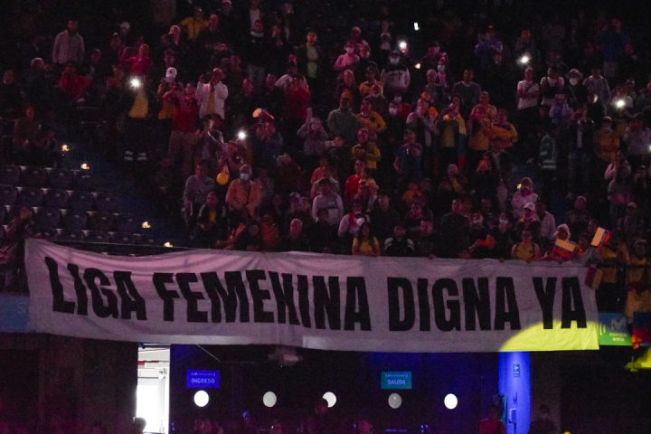En el homenaje se volvi&oacute; a ver el reclamo de las mujeres futbolistas: Liga Femenina Digna Ya