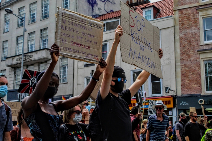 Marcha contra el racismo en Bristol