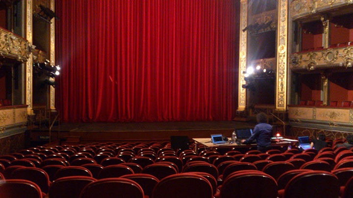 &quot;El Teatro Colón de Bogotá es el único teatro nacional de Colombia y el principal centro de producción de las artes representativas y musicales del país.&quot;
